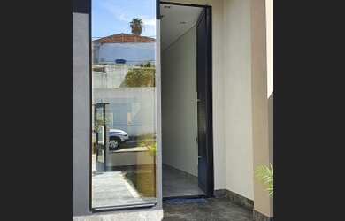 Imagem: A casa em condomínio possui 4 Dormitórios, 5 Banheiros, 4