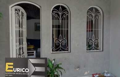 Imagem: A casa possui 3 Dormitórios, 1 Banheiro, 1 Vaga na garagem