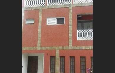 Imagem: A casa possui 2 Dormitórios, 4 Banheiros, 2 Vagas na garagem