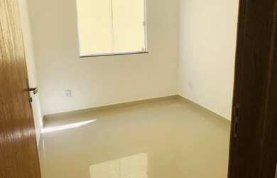 Imagem: A casa possui 2 Dormitórios, 1 Banheiro, 1 Vaga na garagem