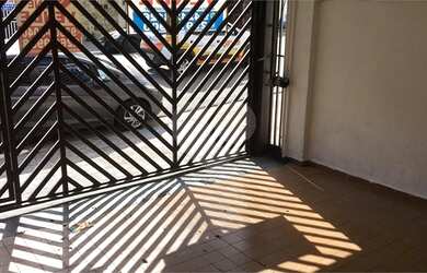 Imagem: O depósito possui 2 Vagas na garagem, 120m² de Área e está