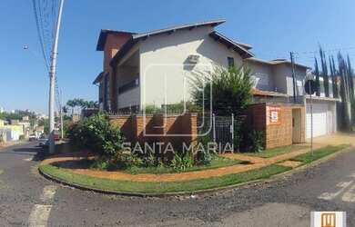 Imagem: O depósito possui 2 Vagas na garagem, 317m² de Área e está