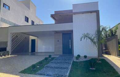 Imagem: A casa em condomínio possui 5 Dormitórios, 5 Banheiros, 4