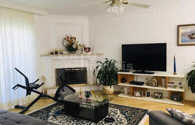 Imagem: A casa em condomínio possui 4 Dormitórios, 5 Banheiros, 4