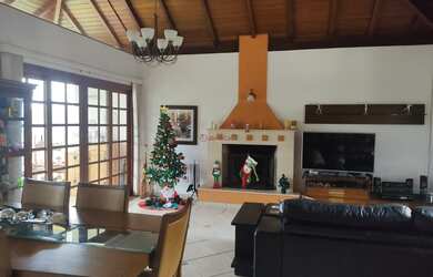 Imagem: A casa em condomínio possui 3 Dormitórios, 3 Banheiros, 2