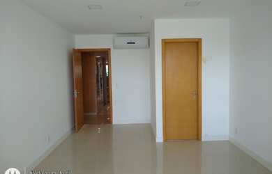 Imagem: O depósito possui 1 Vaga na garagem, 33m² de Área e está