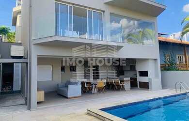 Imagem: A casa possui 4 Dormitórios, 4 Banheiros, 4 Vagas na garagem