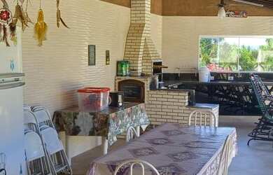 Imagem: A casa à venda possui 3 Dormitórios, 1 Banheiro, 2 Vagas na