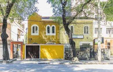 Imagem: A casa possui 3 Dormitórios, 2 Banheiros, 1 Vaga na garagem