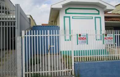 Imagem: A casa possui 3 Dormitórios, 3 Banheiros, 1 Vaga na garagem