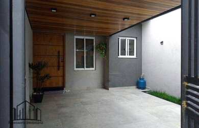 Imagem: A casa possui 3 Dormitórios, 1 Banheiro, 2 Vagas na garagem