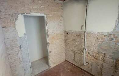 Imagem: A casa possui 3 Dormitórios, 2 Banheiros, 1 Vaga na garagem