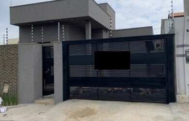 Imagem: A casa à venda possui 3 Dormitórios, 2 Banheiros, 2 Vagas