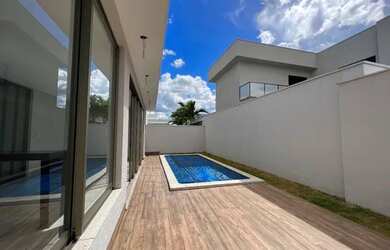 Imagem: A casa em condomínio possui 3 Dormitórios, 4 Banheiros, 2