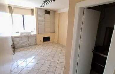 Imagem: O depósito possui 1 Vaga na garagem, 32m² de Área e está