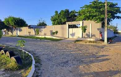 Imagem: A casa possui 4 Dormitórios, 3 Banheiros, 5 Vagas na garagem