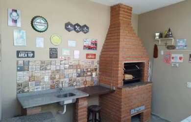 Imagem: A casa possui 2 Dormitórios, 1 Banheiro, 1 Vaga na garagem