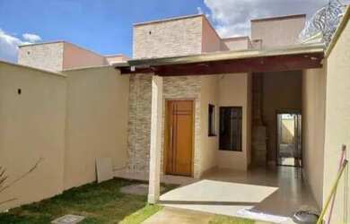 Imagem: A casa possui 2 Dormitórios, 1 Banheiro, 1 Vaga na garagem