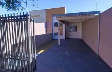 Imagem: A casa possui 2 Dormitórios, 1 Banheiro, 1 Vaga na garagem