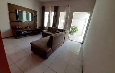 Imagem: A casa em condomínio possui 3 Dormitórios, 2 Banheiros, 2