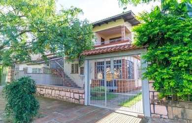 Imagem: A casa possui 5 Dormitórios, 3 Banheiros, 5 Vagas na garagem