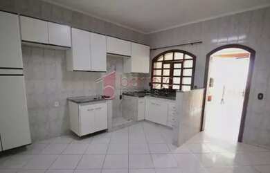 Imagem: A casa possui 2 Dormitórios, 3 Banheiros, 2 Vagas na garagem