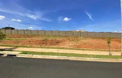Imagem: O terreno possui 250m² de Área e está localizado em Floratta