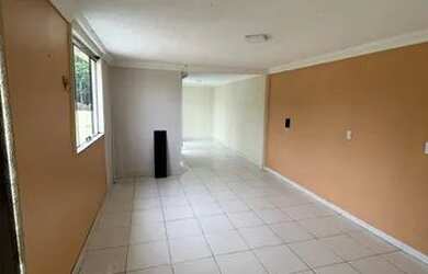 Imagem: A casa possui 3 Dormitórios, 4 Banheiros, 5 Vagas na garagem