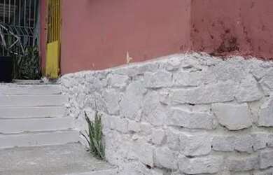 Imagem: A casa possui 2 Dormitórios, 1 Banheiro, 1 Vaga na garagem