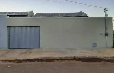 Imagem: A casa possui 2 Dormitórios, 2 Banheiros, 1 Vaga na garagem