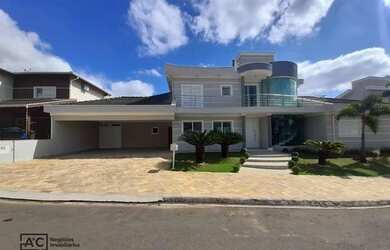 Imagem: A casa em condomínio possui 4 Dormitórios, 5 Banheiros, 5