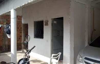 Imagem: A casa possui 3 Dormitórios, 2 Banheiros, 2 Vagas na garagem