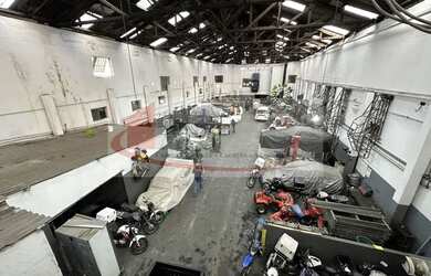 Imagem: O depósito possui 5 Vagas na garagem, 1.253m² de Área e