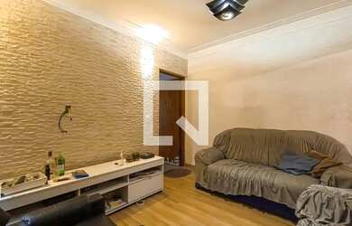 Imagem: A casa possui 2 Dormitórios, 2 Banheiros, 2 Vagas na garagem