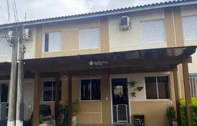 Imagem: A casa possui 3 Dormitórios, 1 Banheiro, 2 Vagas na garagem