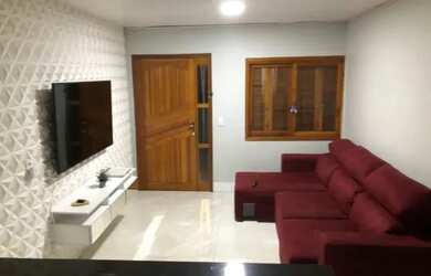 Imagem: A casa possui 3 Dormitórios, 1 Banheiro, 2 Vagas na garagem