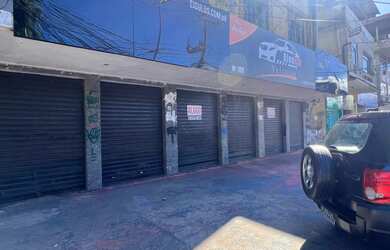 Imagem: O depósito para alugar possui 5 Vagas na garagem e 130m² de