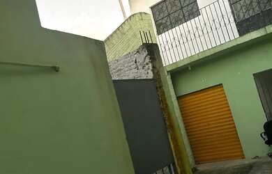 Imagem: A casa possui 3 Dormitórios, 2 Banheiros e 1 Vaga na garagem