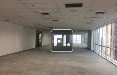 Imagem: O depósito possui 5 Vagas na garagem e 898m² de Área e está