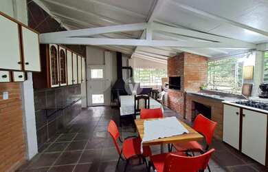 Imagem 13: Casa ampla com piscina, possuindo 4 dormitórios, localizada em Itaara