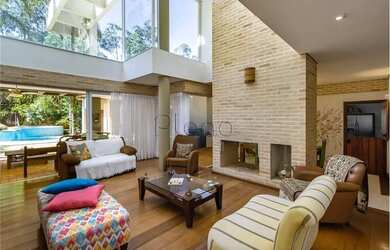 Imagem: A casa em condomínio possui 4 Dormitórios, 3 Banheiros, 3