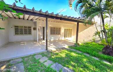 Imagem: A casa possui 2 Dormitórios, 1 Banheiro, 5 Vagas na garagem