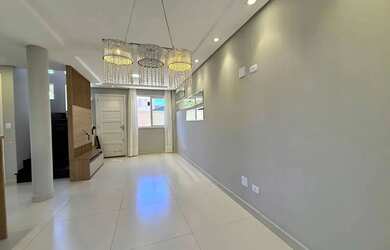 Imagem: A casa em condomínio possui 3 Dormitórios, 3 Banheiros, 2