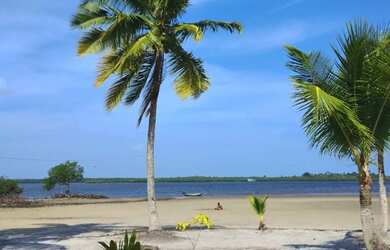 Imagem: A casa possui 1 Dormitório, Acomodam 7 pessoas e está localizado