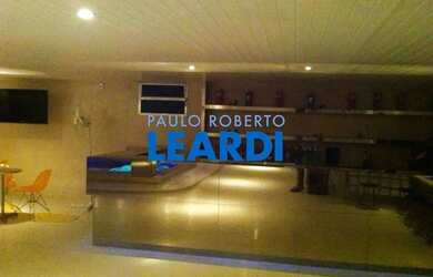 Imagem: O depósito possui 5 Vagas na garagem, 2.500m² de Área e