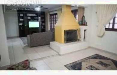 Imagem: A casa possui 3 Dormitórios, 4 Banheiros, 5 Vagas na garagem