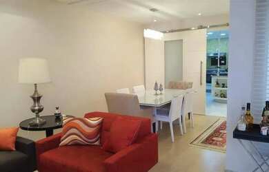 Imagem: A casa possui 2 Dormitórios, 2 Banheiros, 2 Vagas na garagem