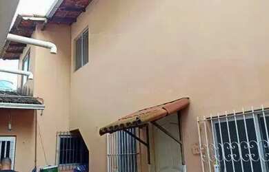 Imagem: A casa possui 5 Dormitórios, 3 Banheiros, 3 Vagas na garagem