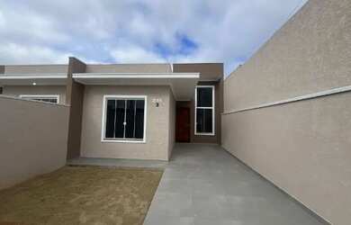 Imagem: A casa possui 3 Dormitórios, 3 Banheiros, 2 Vagas na garagem