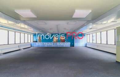 Imagem: O depósito possui 5 Vagas na garagem e 3390m² de Área e está